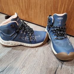 New Women Keen 8.5 New Hiking Waterproof Boots 8.5