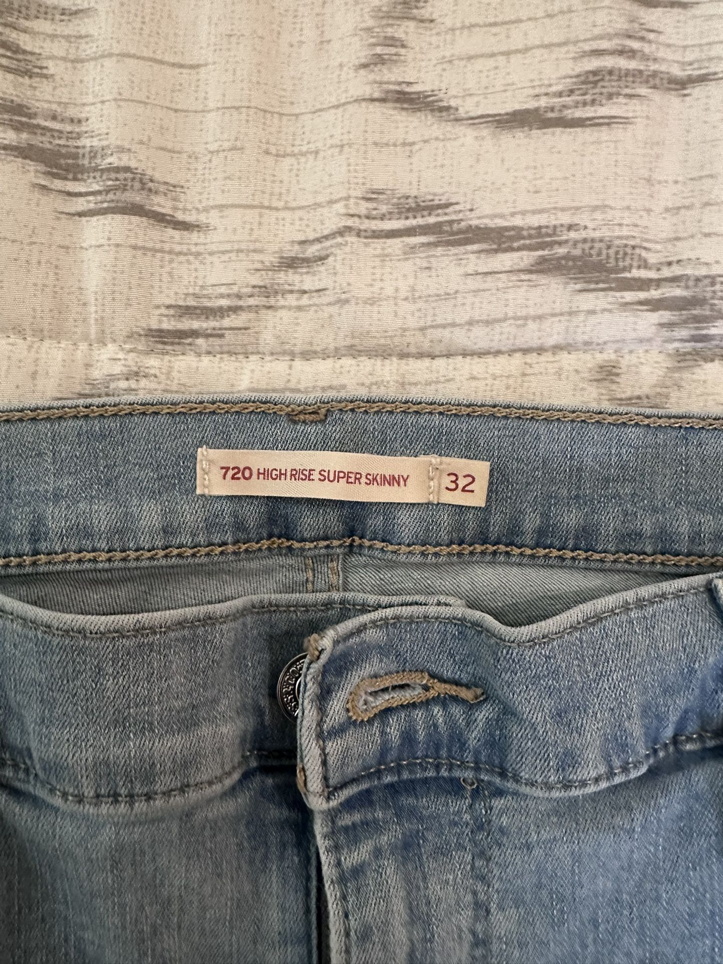 Ladies Levi Jeans