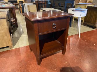 Mahogany Nightstand with Single Drawer