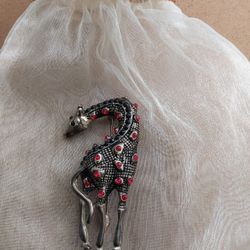 VTG Giraffe-Black Silver Tone with Red & Black Rhinestone Lapel Pin