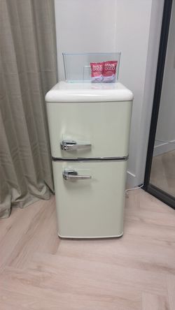 Mini fridge cream color