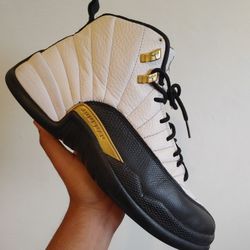 Jordan 12 Royalty - Size 10 Men