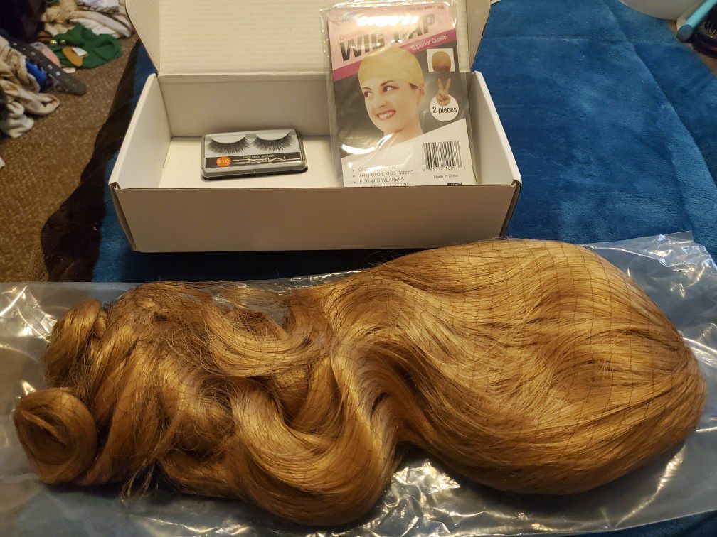 NEW. Beautiful Dark Blonde Lace Front Wig. Density 150%