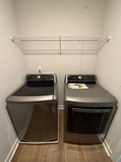 LG Washer & Dryer Set