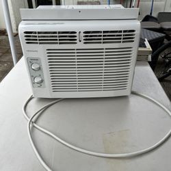 Frigidaire Window Ac  BTU 5,000