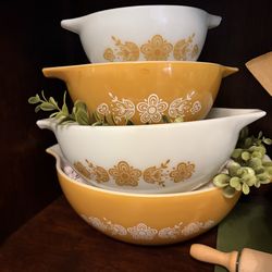 Pyrex bowls