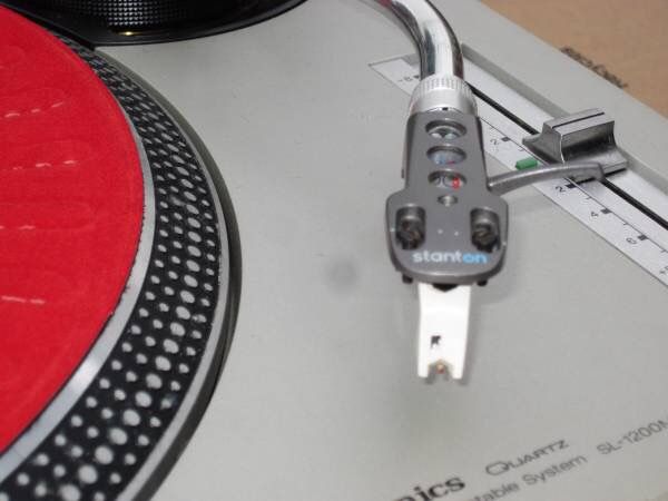 1 Stanton 890 AL Cartridge & Needle on a Stanton headshell great condition works gr8 with technics 1200 1210