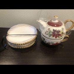 New Christmas tea set teapot and 3 small plates, all for $10
