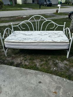Daybed With Pillow Top Matress
