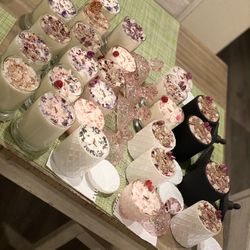 Hand Pourd Candles With Healing Crystals
