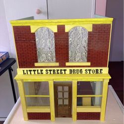 Dollhouse Store With Apartment 