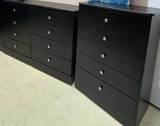 Black dresser set (( 8 and 5 Drawer