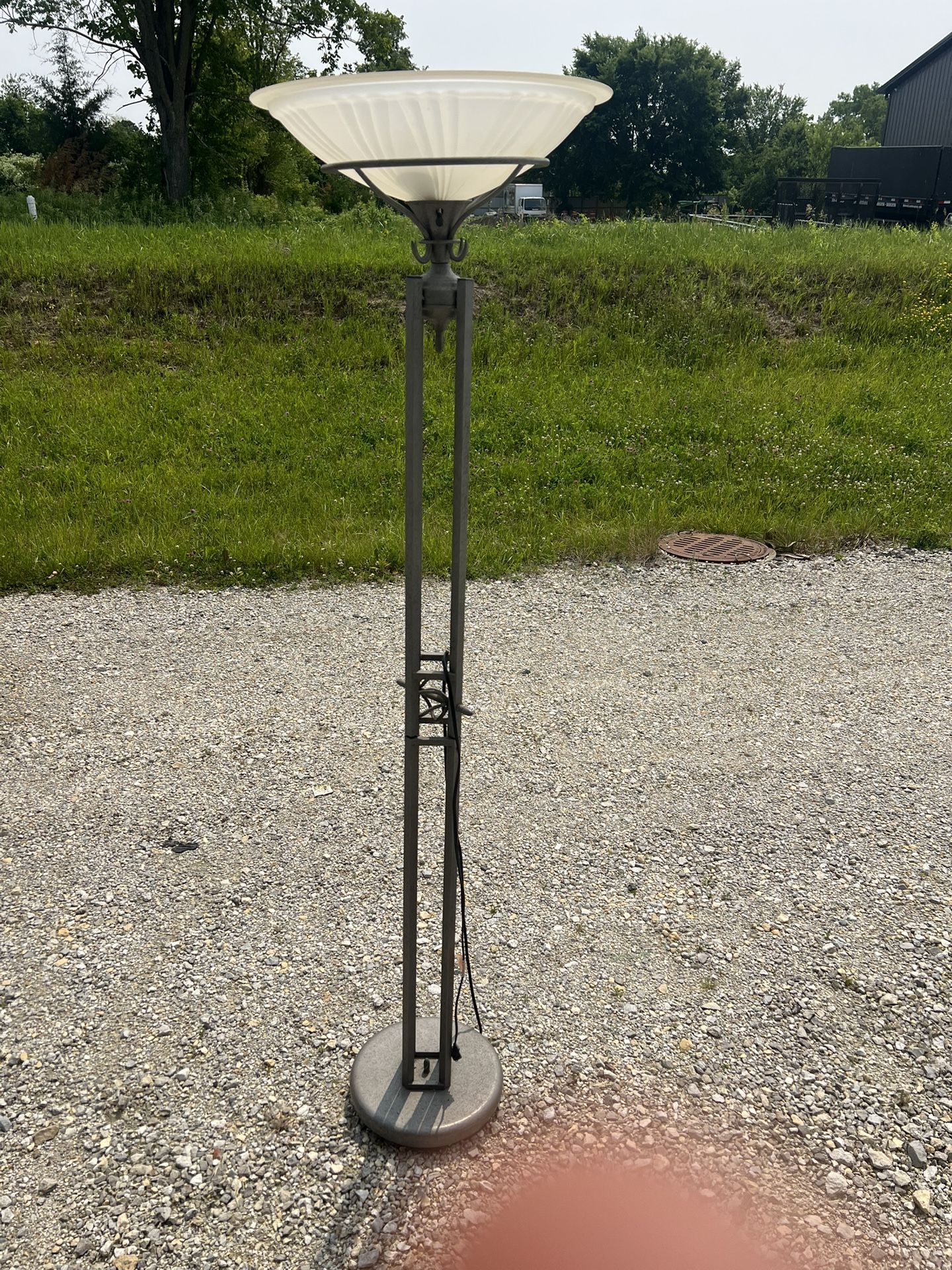 Portable Floor Lamp - Elegant Lighting!
