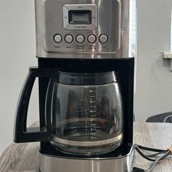 Cuisinart. DCC-3200 PerfecTemp 14-Cup Programmable Coffeemaker. Stainless Steel.