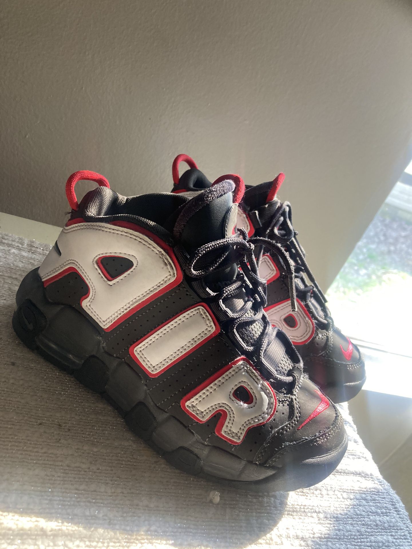 Charcoal Gray/ Infra Red Uptempo Size  2y