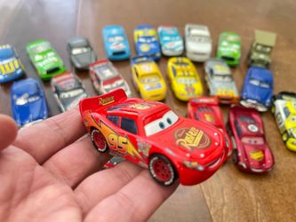 Disney Pixar Cars Diecast Lot (21 cars) McQueen, Doc Hudson, more