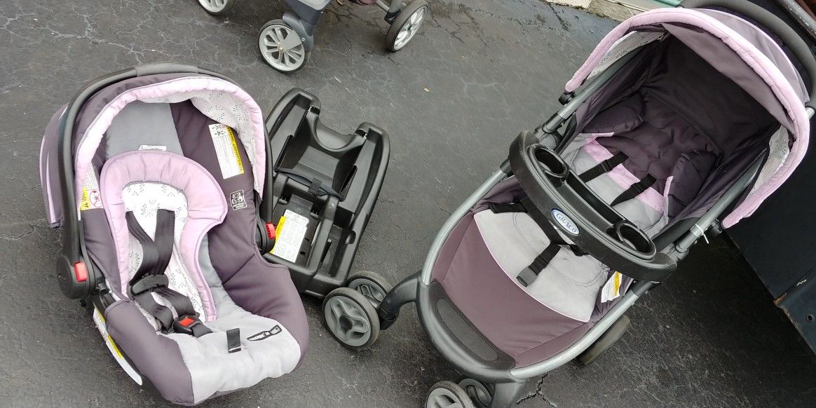 Car seat stroller combo.. $40 firm ..west kendall pickup