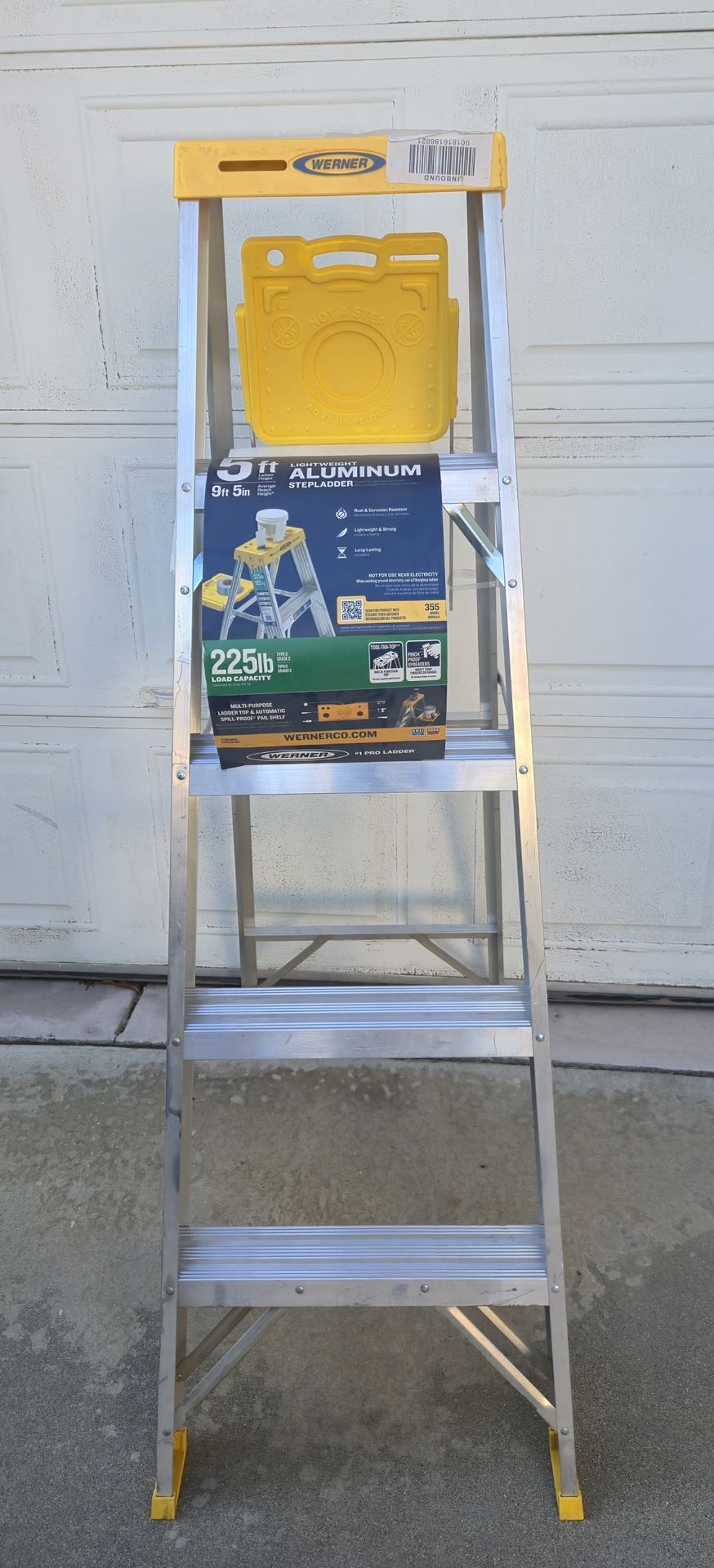 Brand New Never Used Werner 5 ft. AAluminum Step Ladder (9 ft. 5 in. Reach Height)