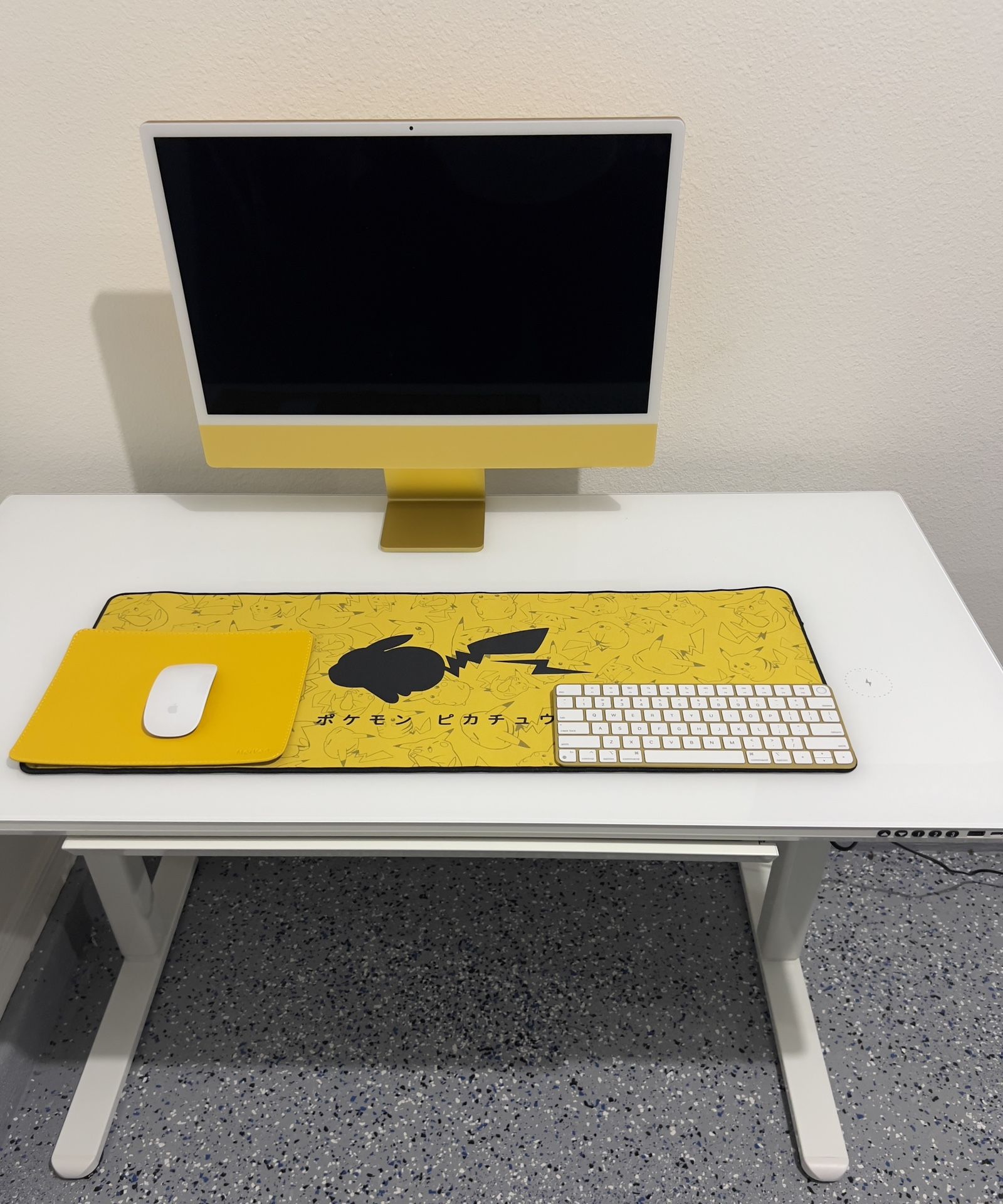 Apple iMac Yellow with M1 Chip, 8-core CPU 24-inch, 8GB RAM, 256GB SSD in great condition.