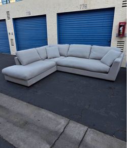 Henredon Larkin House Fabric Sectional with Storage Ottoman