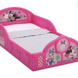 Toddler Bed / Disney Minnie Mouse Plastic Sleep and Play Toddler Bed by Delta Children