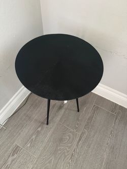 Side table very good condition black metal