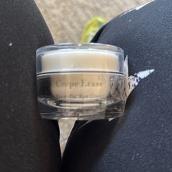 Crepe Erase Advanced, crema correctora de imperfecciones para ojos con complejo Trufirm