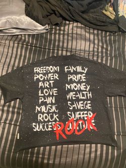 Cropped graphic tee’s size large