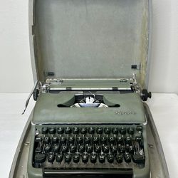 Vintage Olympia De Luxe SM3 Typewriter Green With Case Made In Germany READ