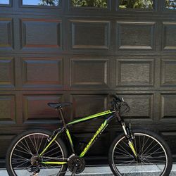 Specialized Hardrock Mountain Bike 26”