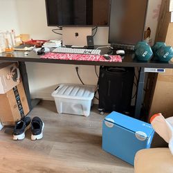 Sit stand desk. Broken. $20