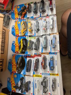 300 + MISCELLANEOUS TOY BUNDLE!