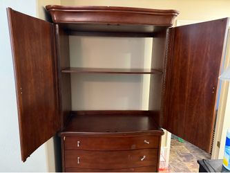 Bedroom furniture set