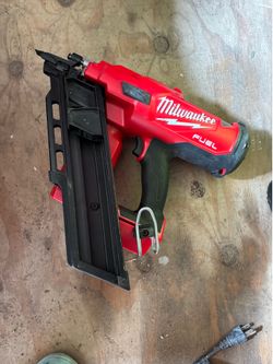 Milwaukee M18 FUEL 3-1/2 in. 18-Volt 30-Degree Lithium-Ion Brushless Cordless Framing Nailer (Tool-Only)