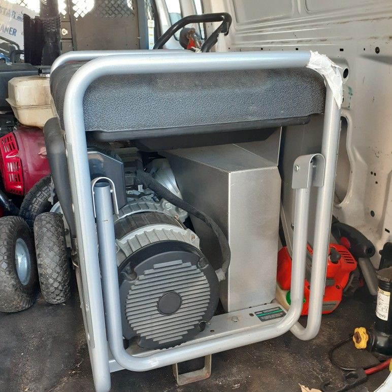 5550 Watts Like new Conditions Generator