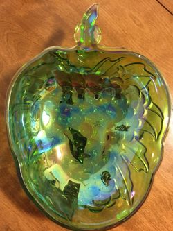 Large carnival glass decorative fruit bowl