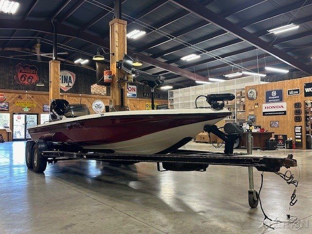 1998 CHAMPION 221 WITH 300 MERCURY HOT FOOT STAINLESS PROP