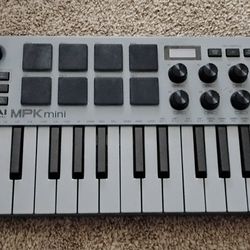 AKAI MPK mini Professional.