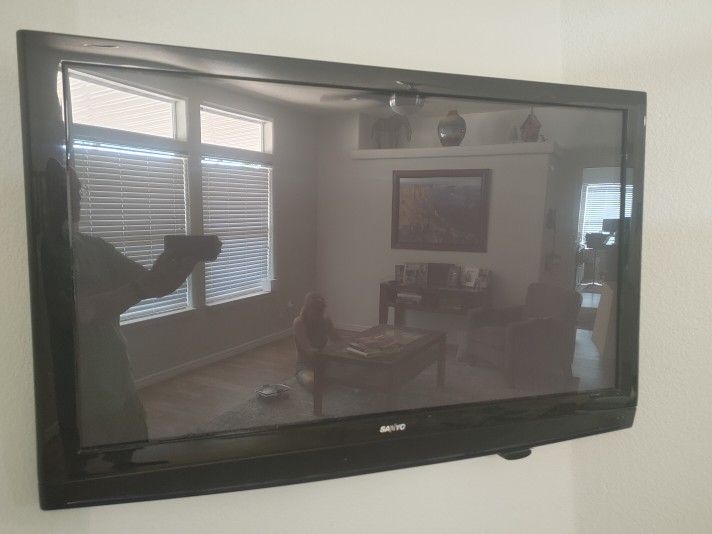 50" Sanyo Plasma TV w/ Roku Express Add-on