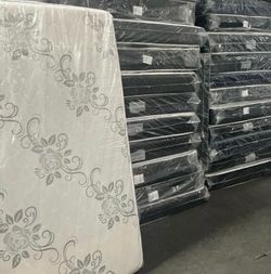 Deluxe brand Queen size mattress set