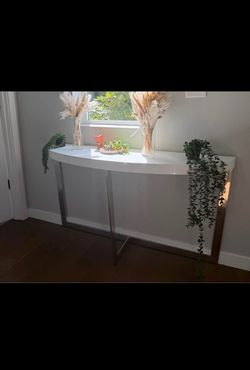 55” console table  oval top white finish (trying to sell asap)