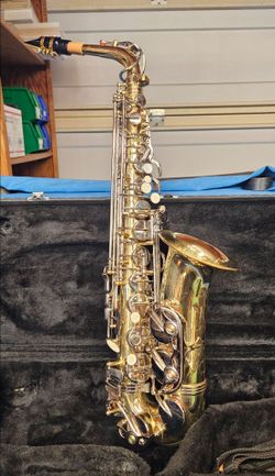 LJ HUTCHE  ALTO SAXOPHONE WITH PADDED CASE