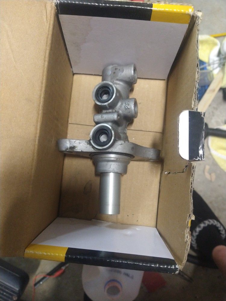 2011 Ford Fusion Brake Master Cylinder 