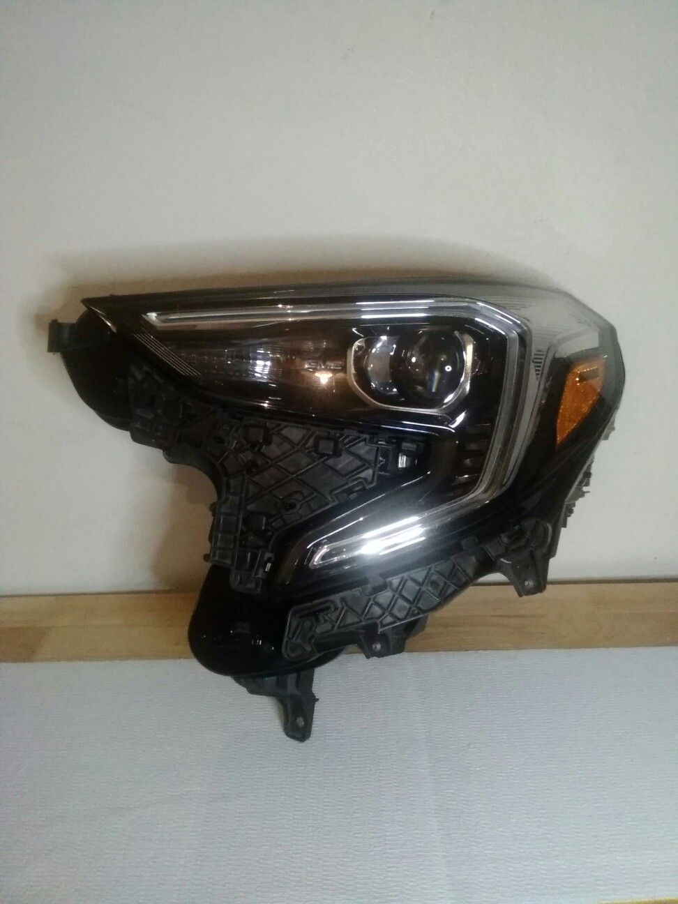 2018–2020 GMC Terrain HID headlight