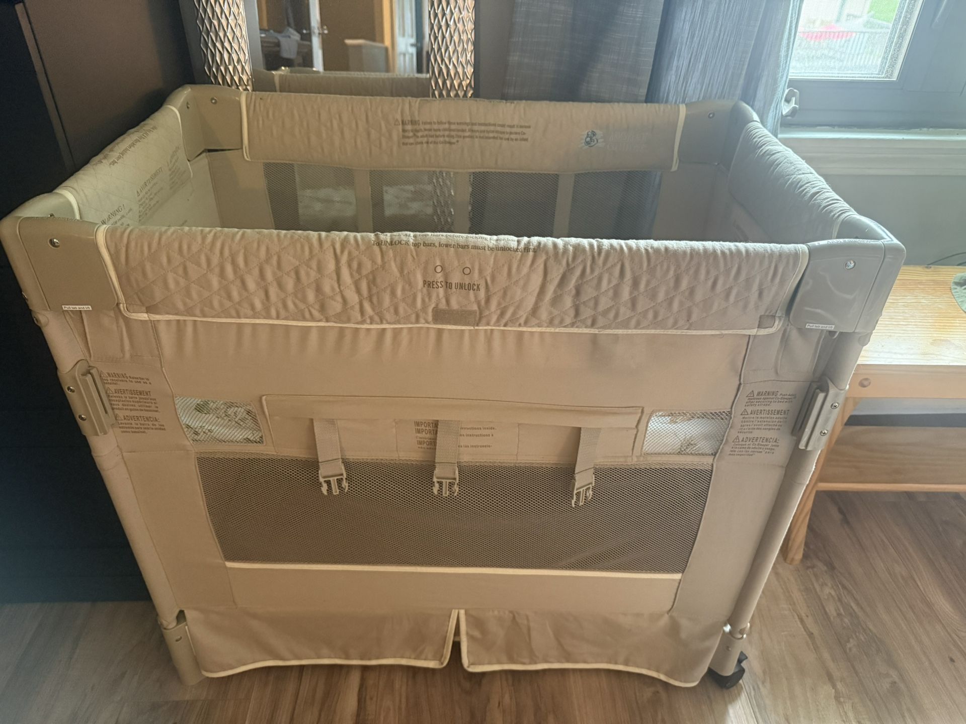 Baby Bassinet+ Mettress (Pick Up only)