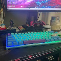 Ducky Frozen Llama Keyboard 60%