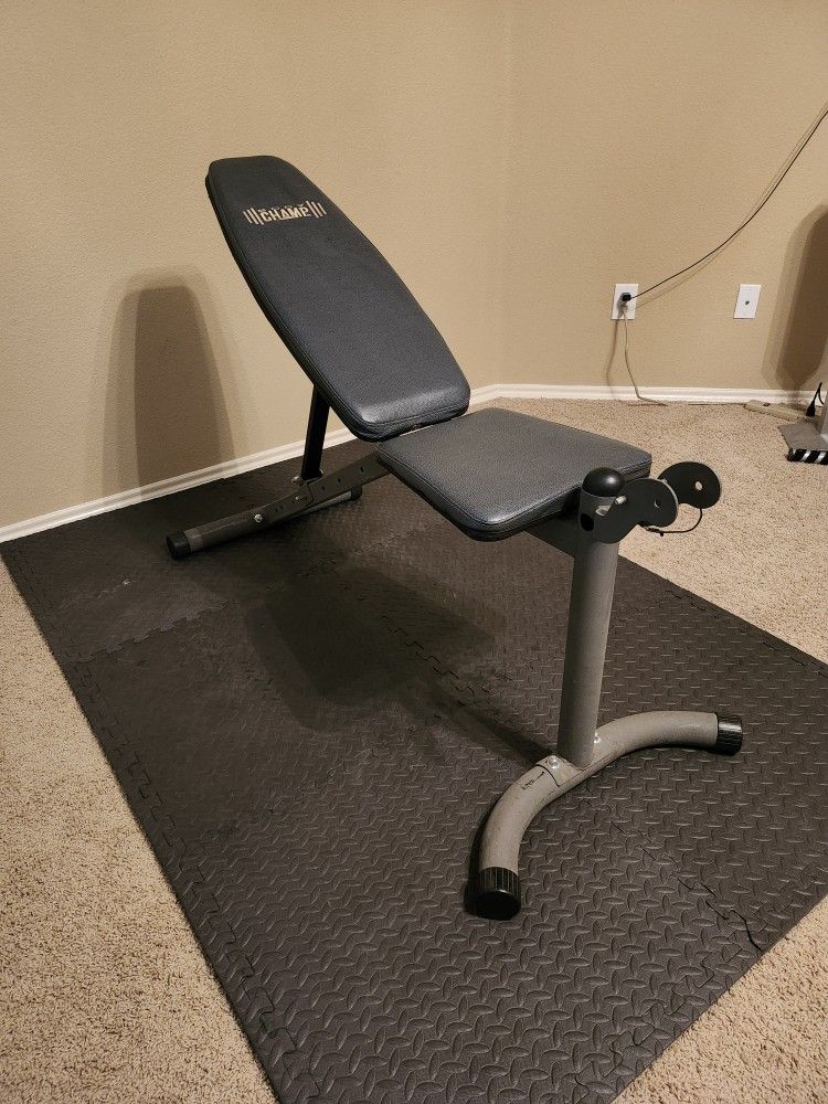 Gently Used Heavy Duty Adjustable Weight Bench 