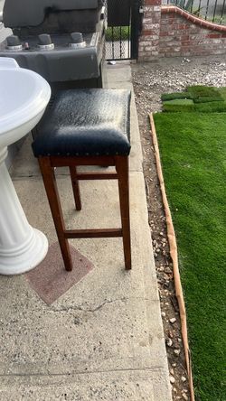 Free bar stool