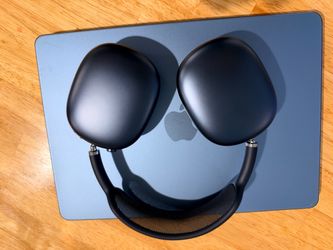 Apple AirPods Max (USB-C). - Midnight