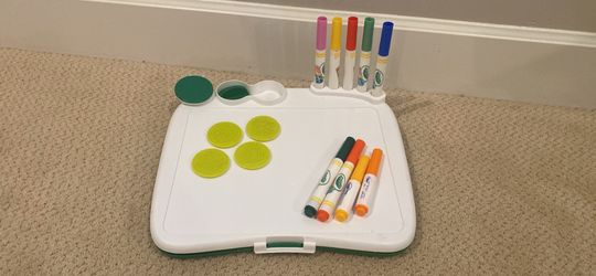 Crayola Color Wonder Mess Free Art Desk with 4 Stamps and 9 Markers